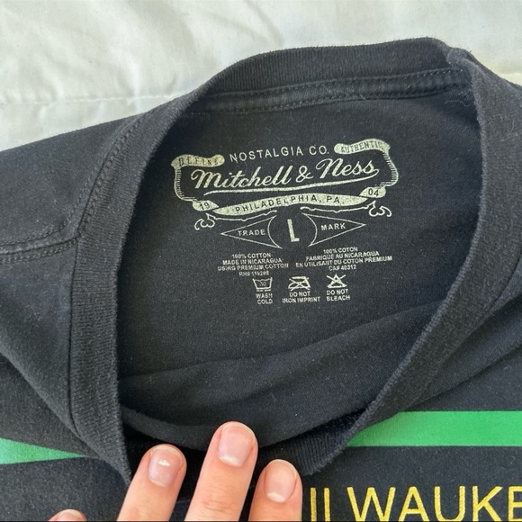 Mitchell & Ness Milwaukee Bucks T-Shirt - Picture 4 of 5